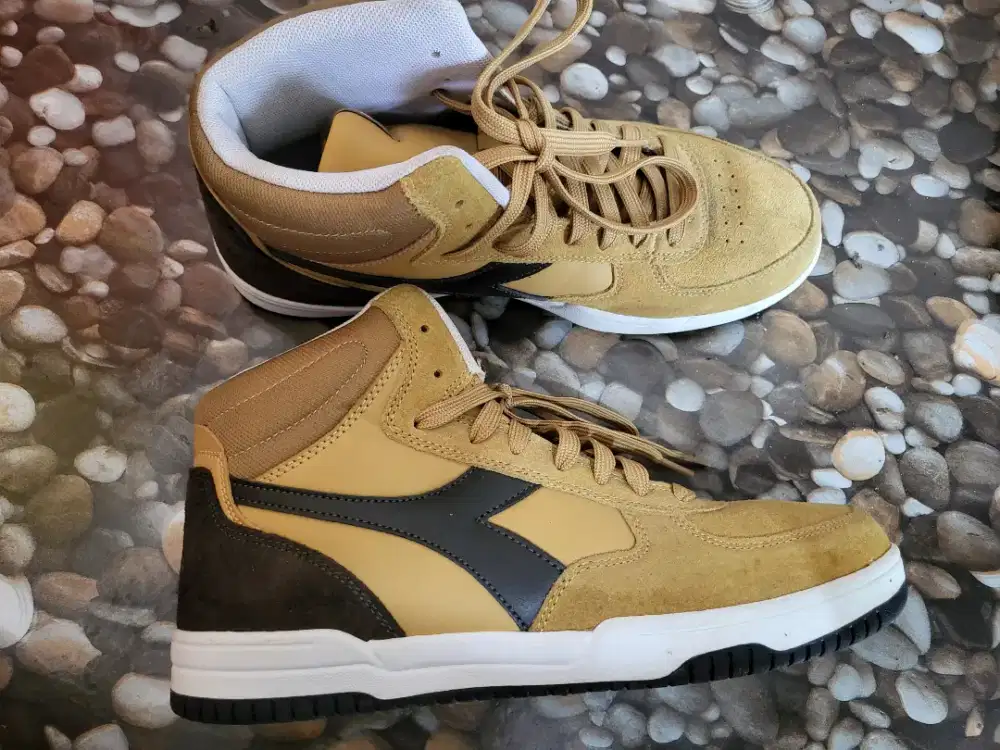 Sepatu PRIA merk diadora