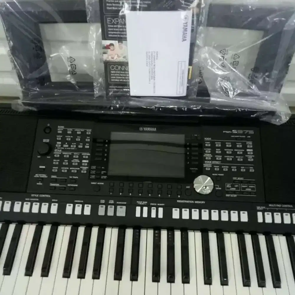 yamaha psr s975 like new