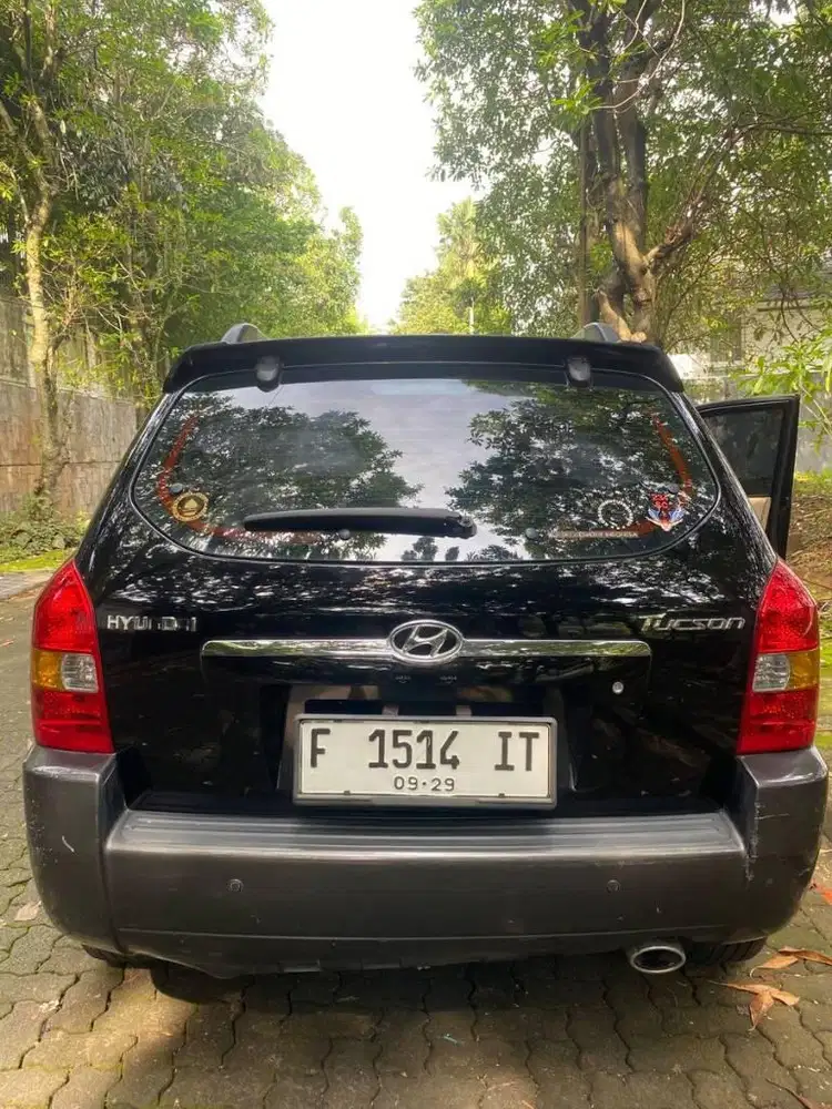 hyundai tucson 20 thn2006 hitam trwt antik automtic mbl bgs bensin