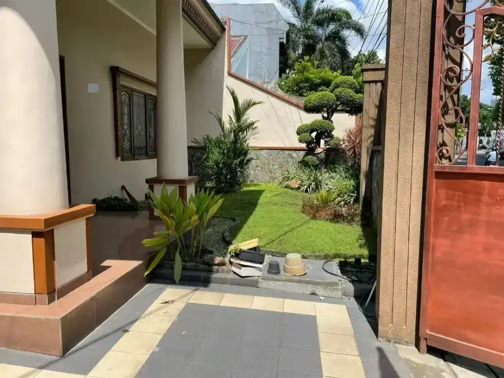 Dijual Rumah Komersial Raya Sukomanunggal Deretan Resto Strategis Siap Huni