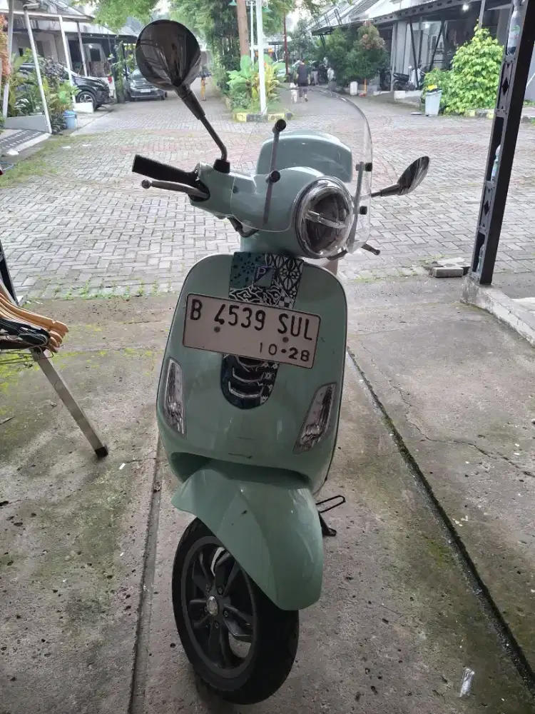 Vespa LX 125 Batik (Green Pastel)