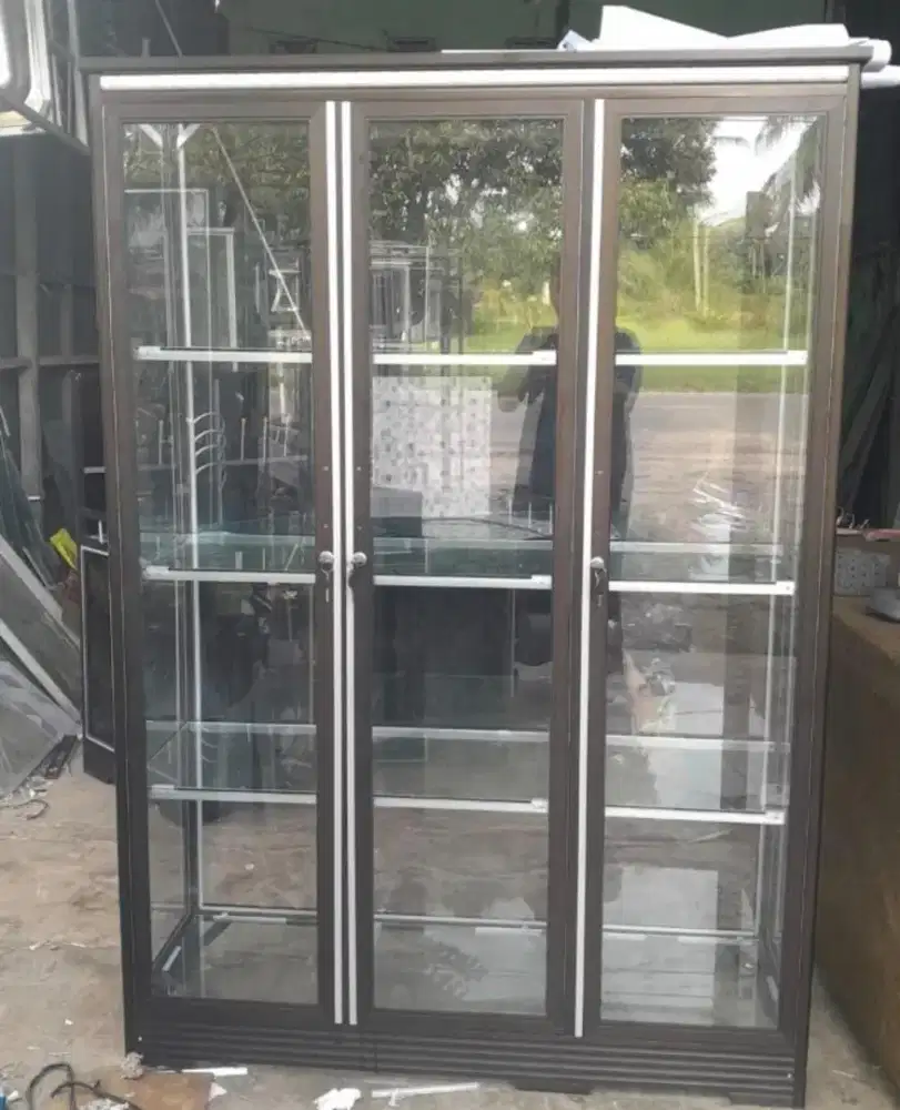 Lemari buffet/pajangan 3P coklat full kaca