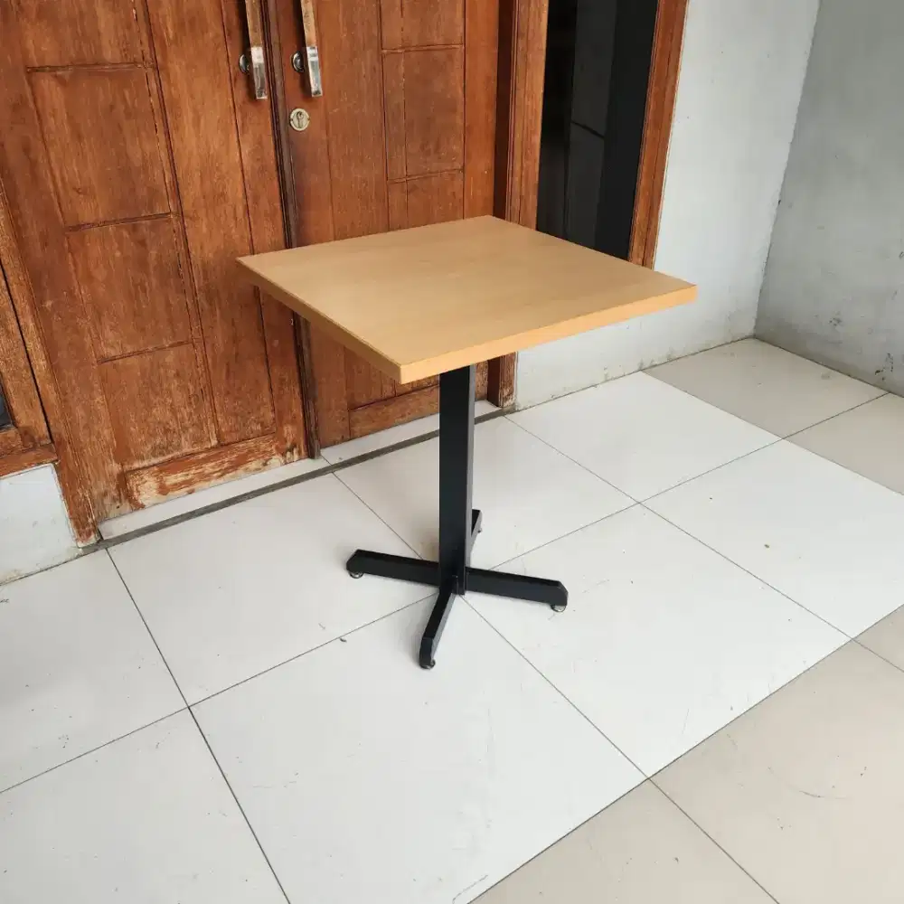 Meja ex Cafe - Meja ex Resto M13