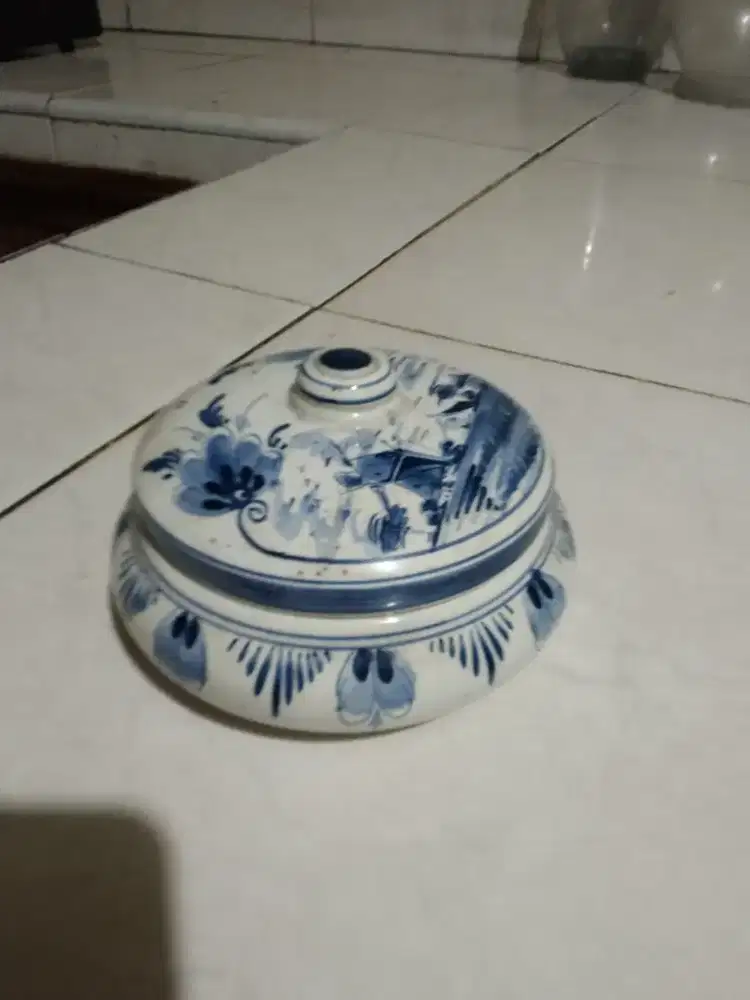 Tempat perhiasan lawas