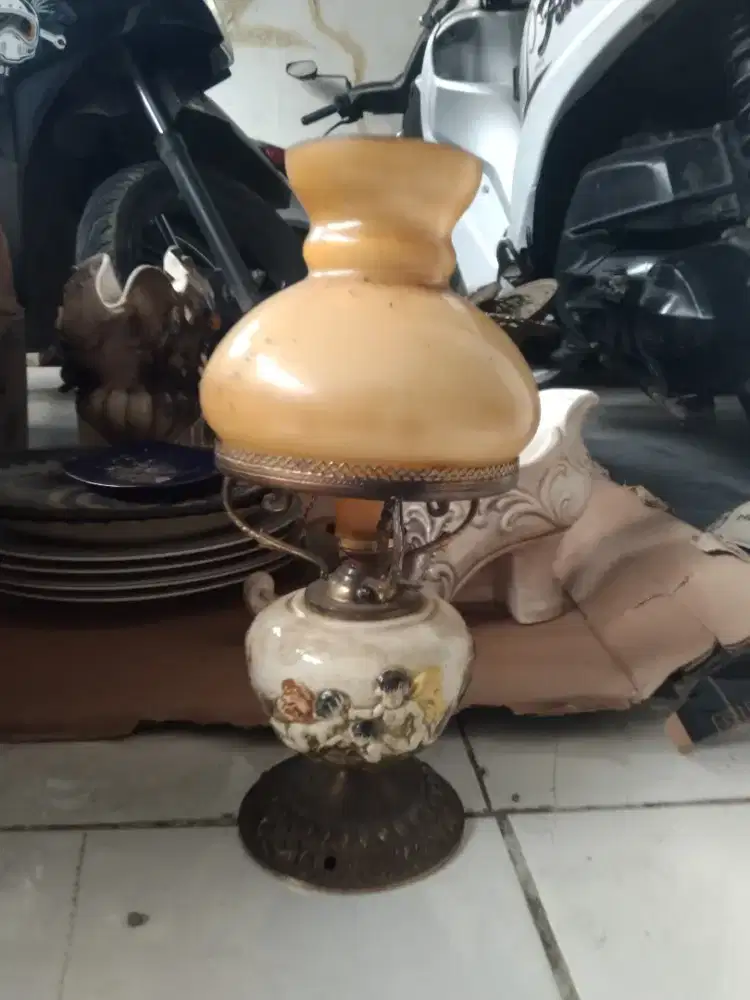 Lampu duduk jadul