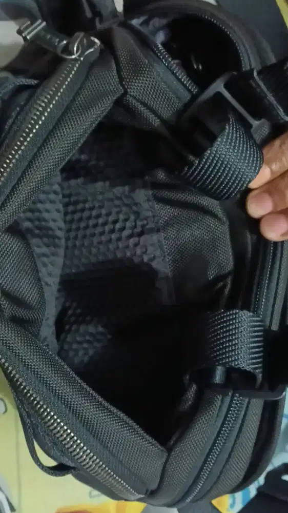 Tas branded slempang cowok TUMI original