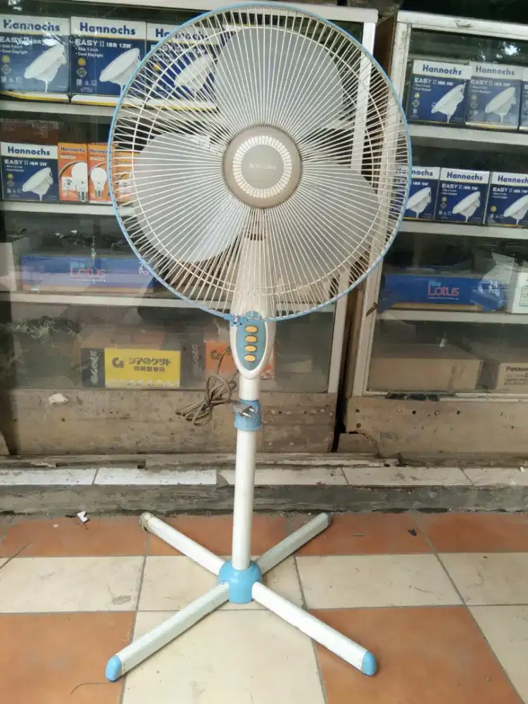 KIPAS ANGIN BERDIRI MIYAKO 16 INCH BEKAS