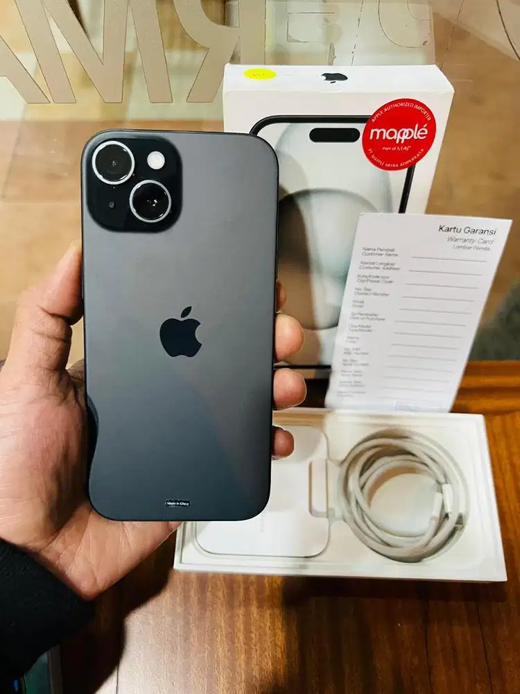 Iphone 15 128gb garansi resmi mulus