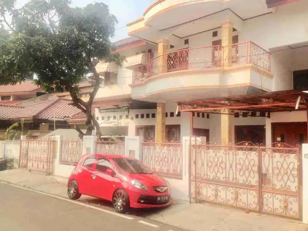 Di Jual Rumah  dan 8 kos- kosan di Cempaka putih,   Jakarta Pusat.