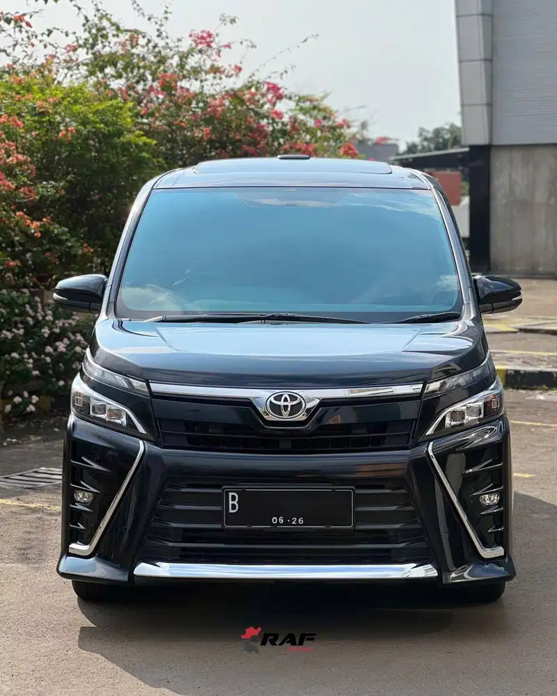 TOYOTA VOXY SPECIAL 50TH ANNIVERSARY 2.0 AT 2021 HITAM