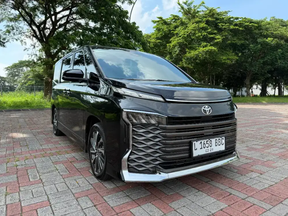 Toyota Voxy TSS 2024 KM 18 rb