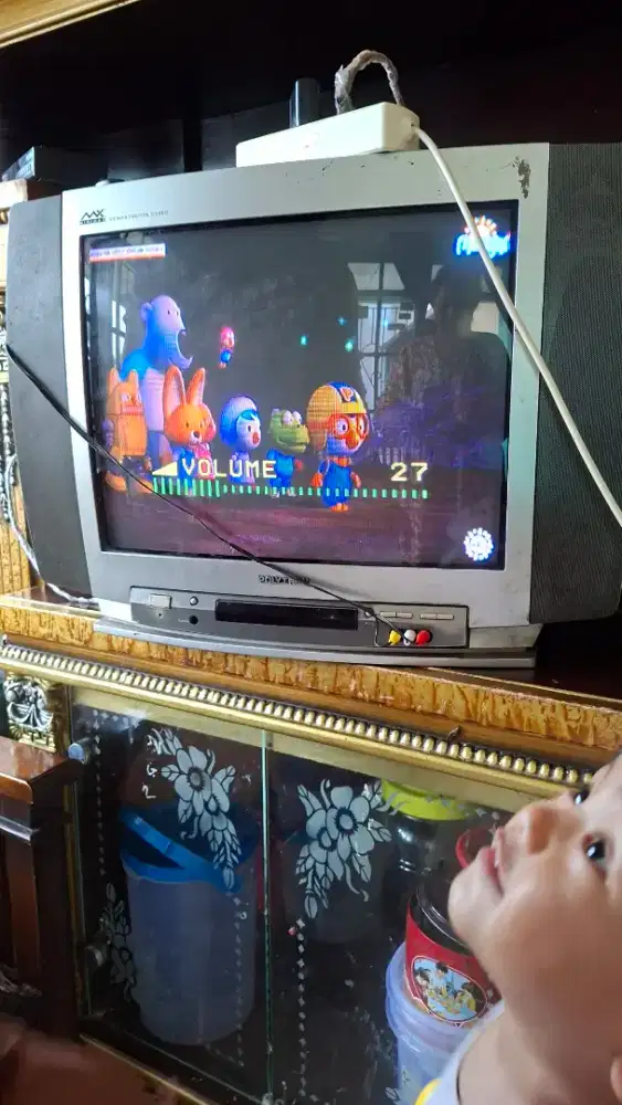 TV Tabung Polytron 21 Inch - Suara Gelegar, Gambar Jernih!