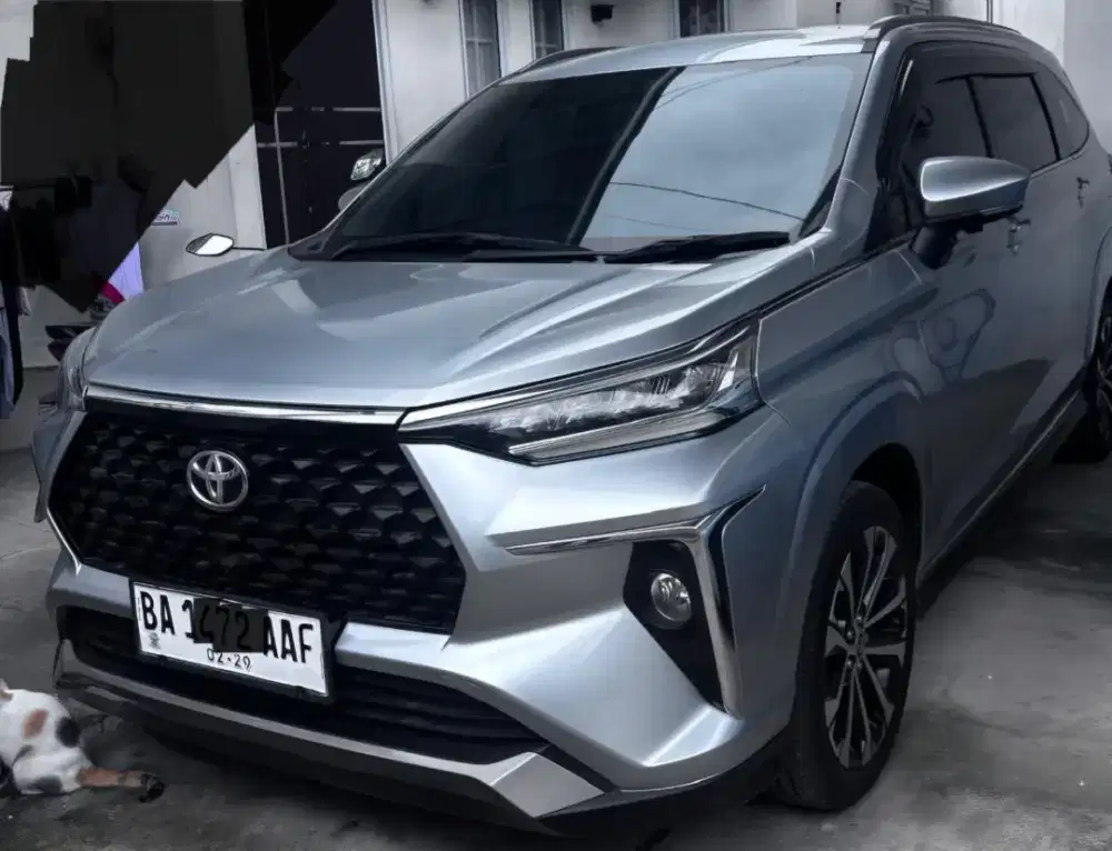 Jual cepat Toyota Avanza Veloz pemakaian 2024 warna silver metalik