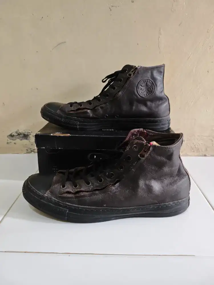 Sepatu Converse Leather Triple Black
Size 48 (31,5 cm) US 13