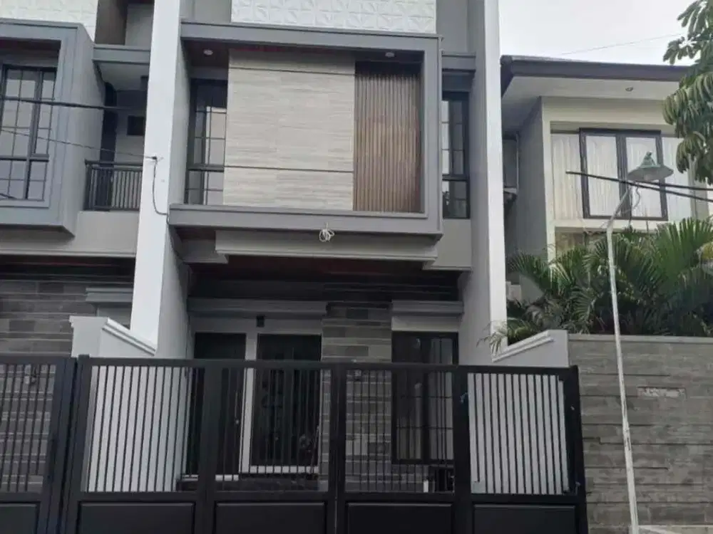 Rumah baru gress under 2 Man, shm, row jalan 4 Mobil Surabaya