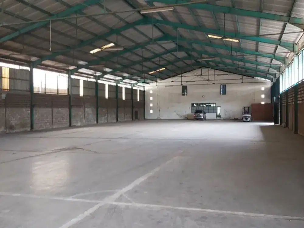 Gudang di jalan Madukoro