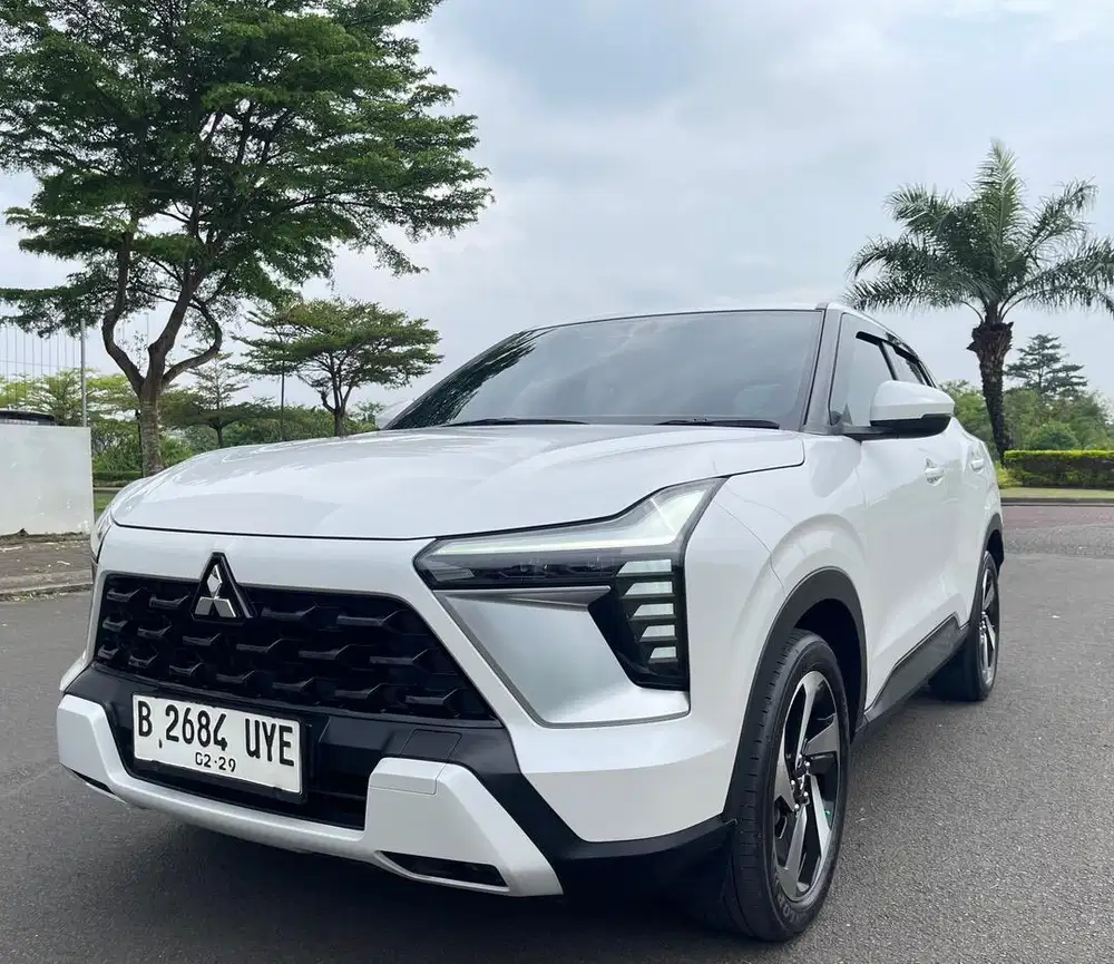 (LOW KM!) XFORCE ULTIMATE CVT AT 2023 / 2024 Putih Matic / HRV SE RS E