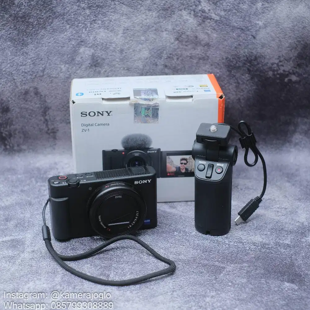 Sony ZV-1 warna hitam mulus dengan mini tripod(Second)