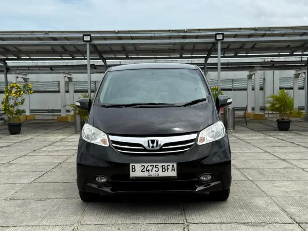 Honda Freed Sd 1.5 AT. Thn 2014. Hitam. Perfect cond