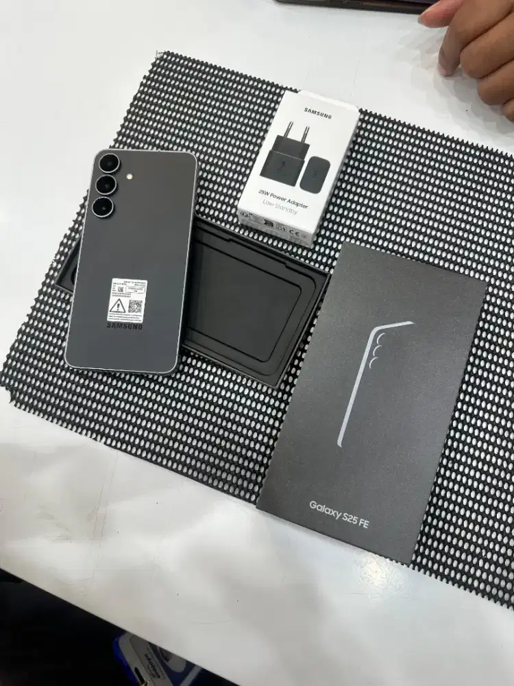 Samsung S25fe 8/256 free buds core