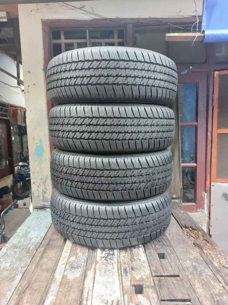 Di jual ban bridgestone ukuran 265 60 18 copotan baru tahun 2025