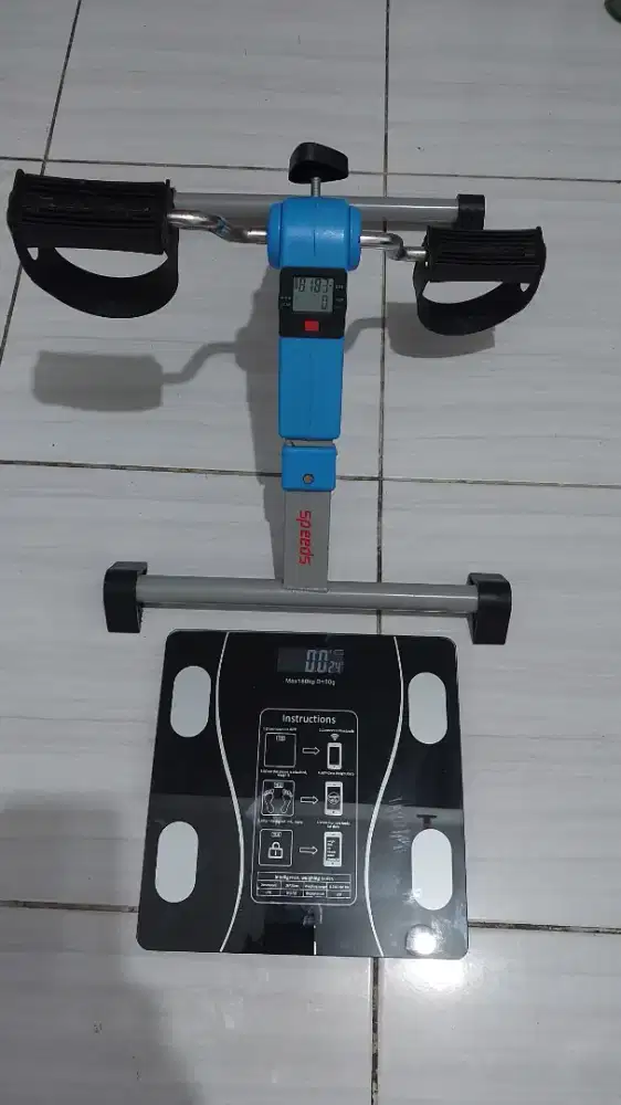 Sepeda statis dan timbangan