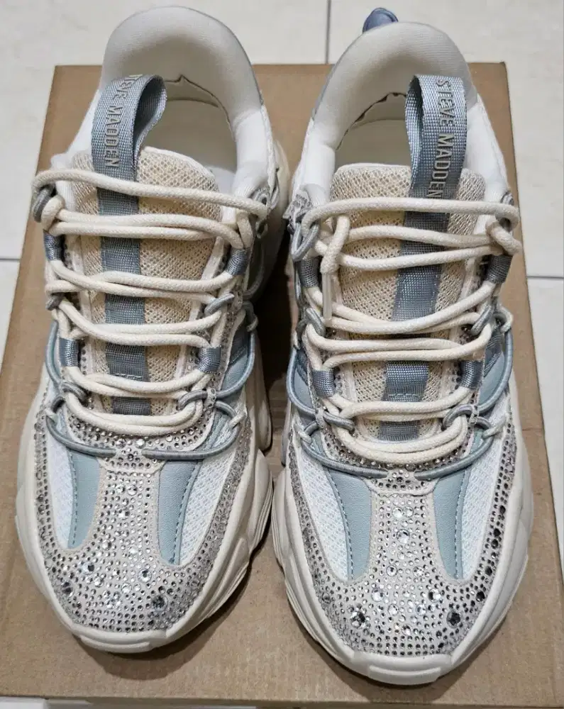 SEPATU BEKAS TAPI BARU..