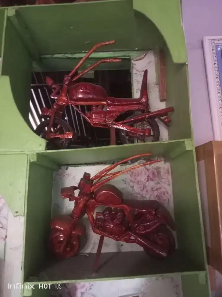 Kerajinan miniatur motor gede