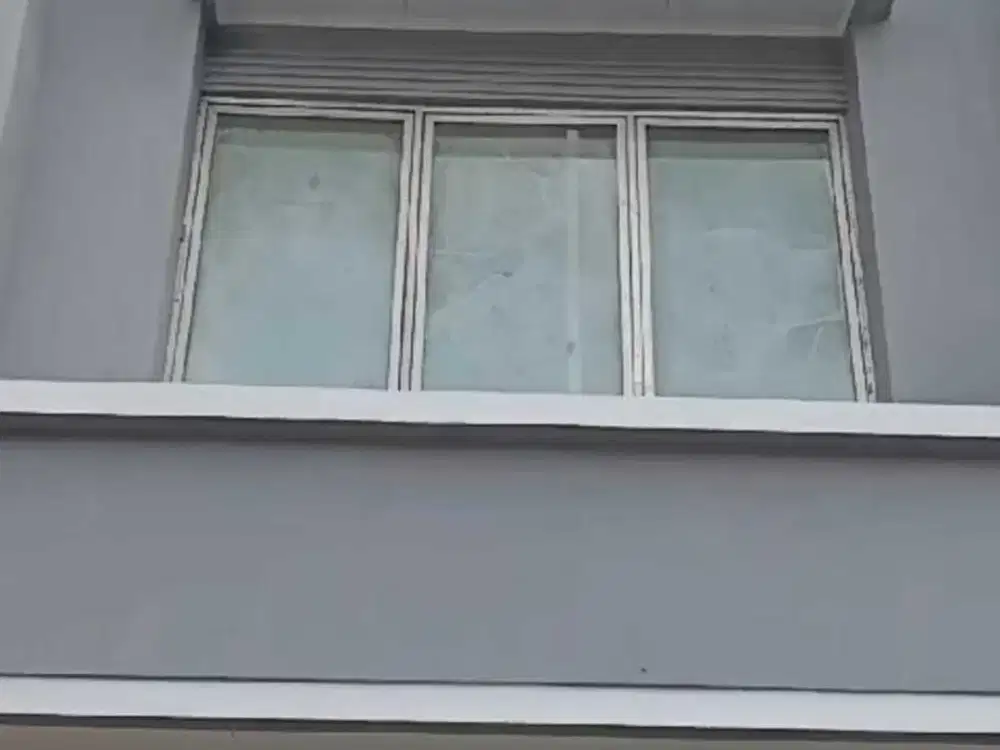 Disewakan Ruko 2,5 Lantai di Boulevard Harapan Indah, Bekasi.