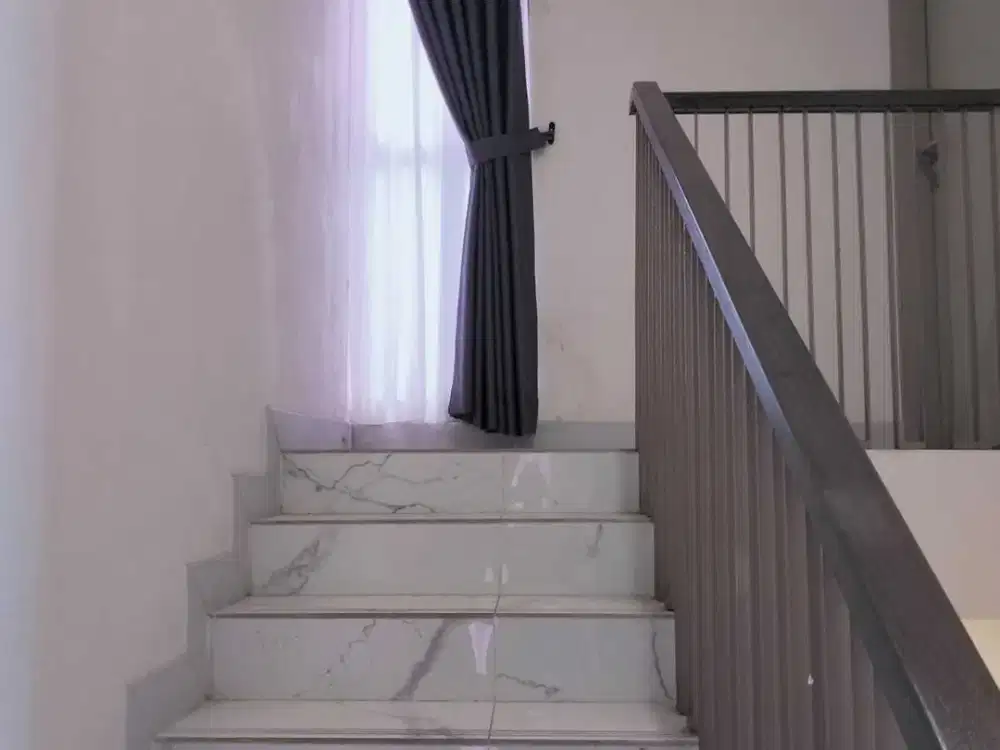 Disewakan rumah bagus di JGC Cakung Jakarta Timur