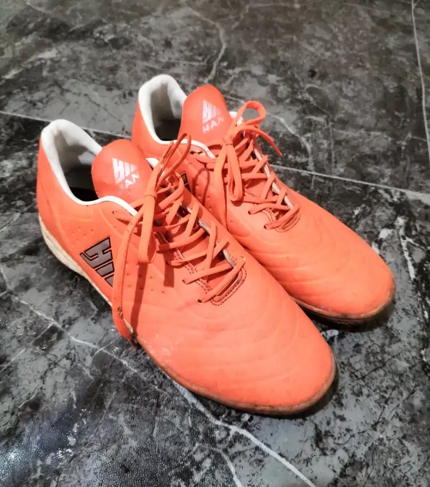 Jual Sepatu Futsal HANZ ukuran 42/43 MULUS baru 2x pake