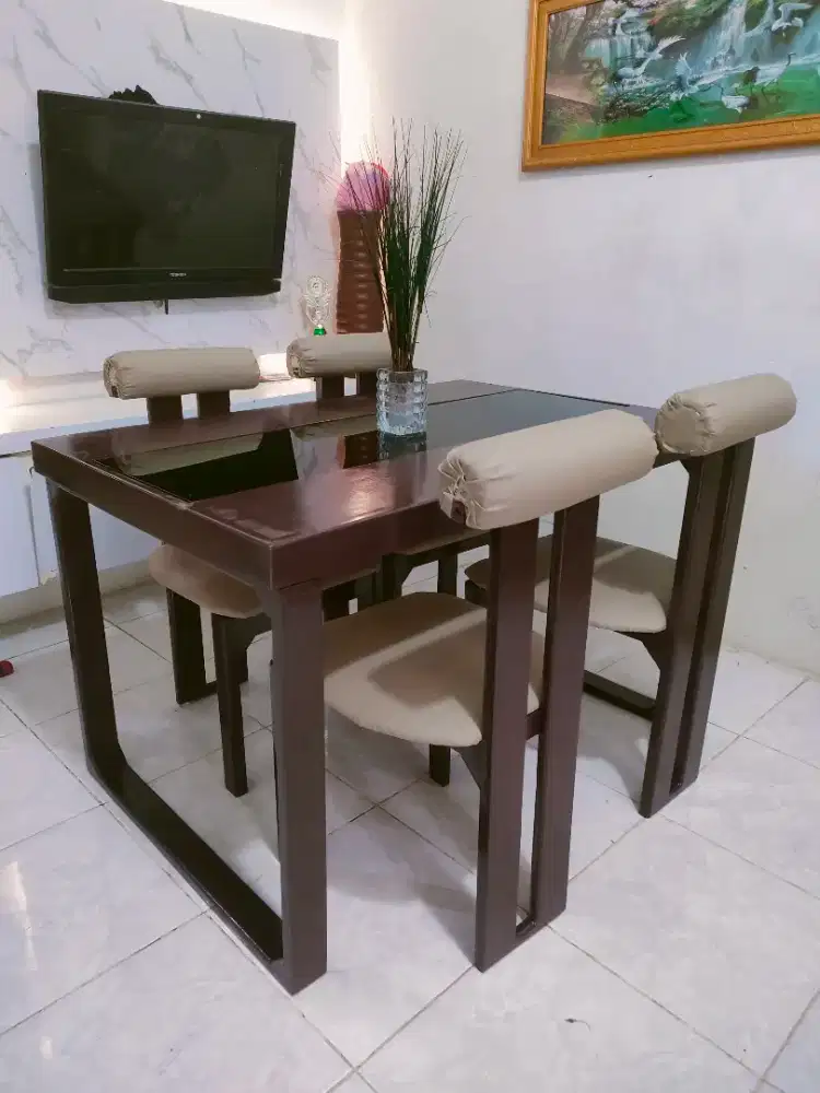 JUAL MURAH MEJA MAKAN ESTETIK BARU JUAL RUGI