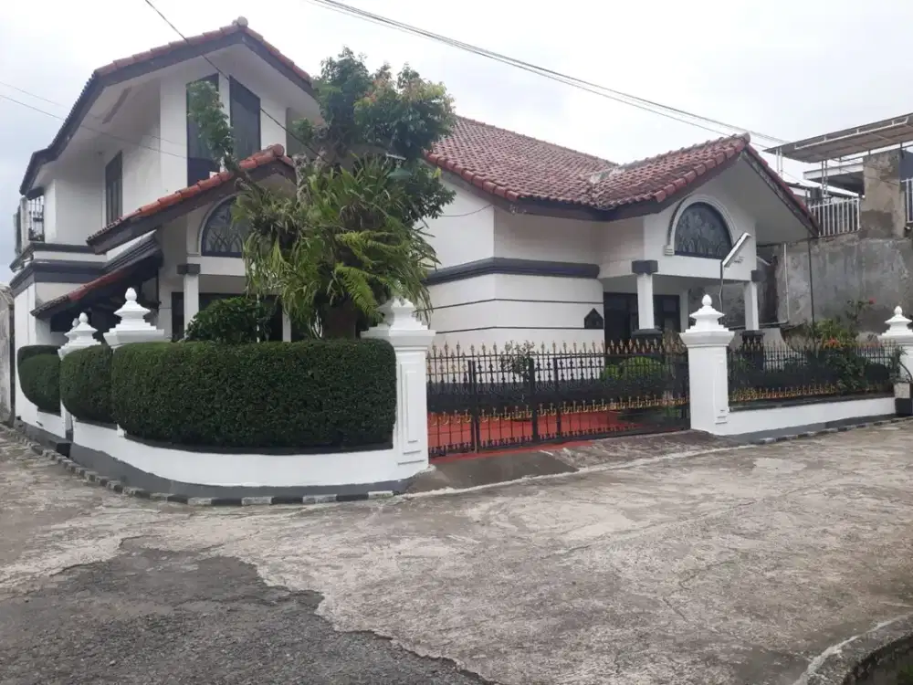 Rumah Mewah Hook 2 Lantai di Kopo Permai