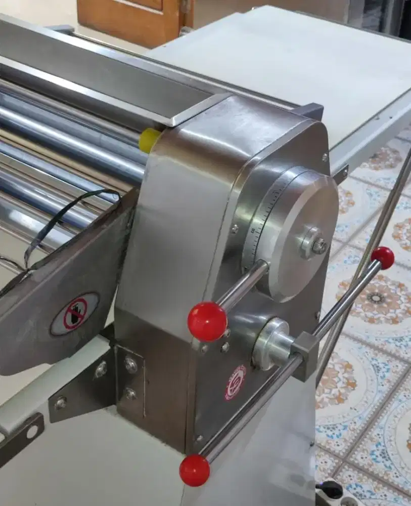 Mesin Pemipih Adonan