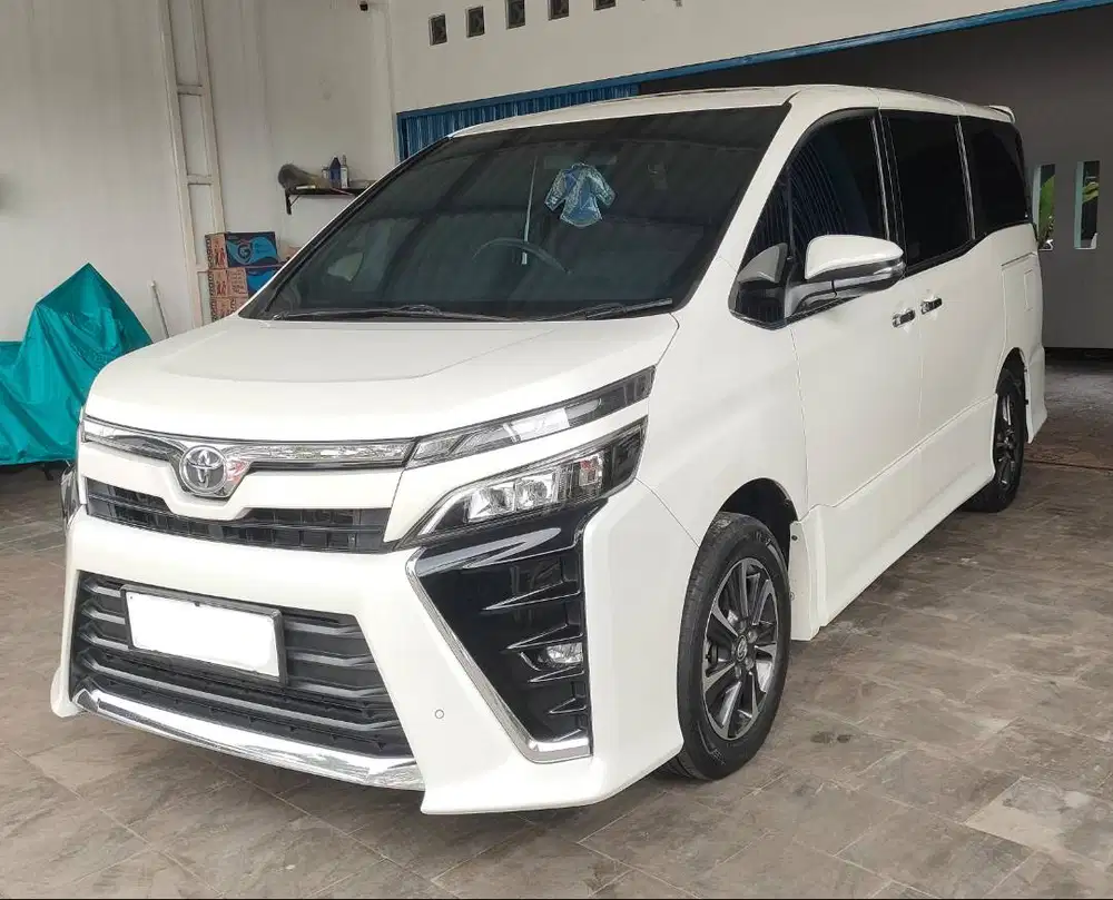 Toyota Voxy 2.0 Matic Thn 2018