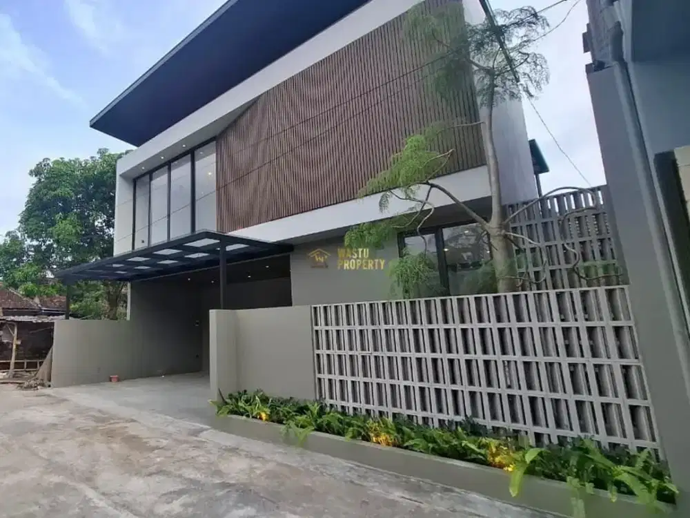 Rumah Mewah Full Furnished dengan Private Pool Dekat Exit Tol Maguwoharjo