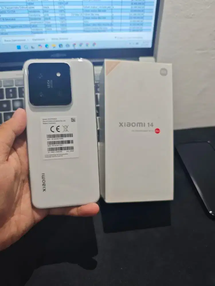 Xiaomi 14 12/256 Putih — Like new, sangat mulus