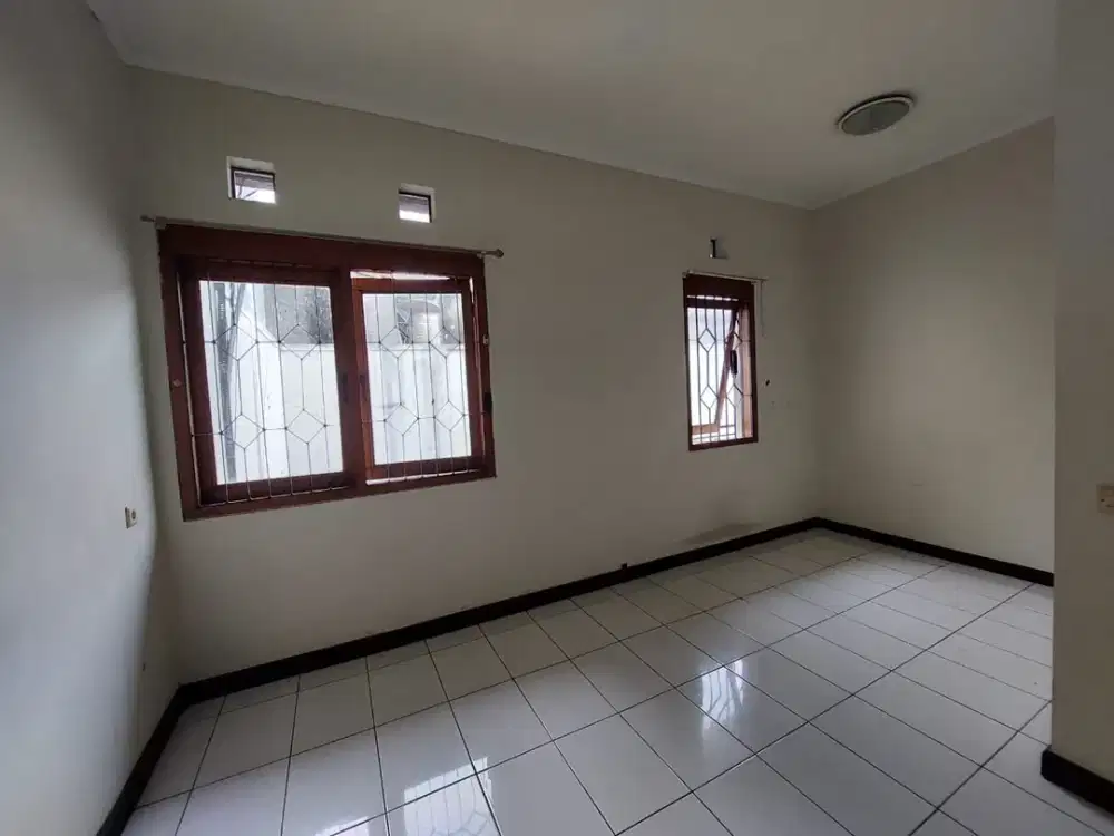 Rumah Dalam Komplek Kumala Garden. Dekat Tol.Pasteur