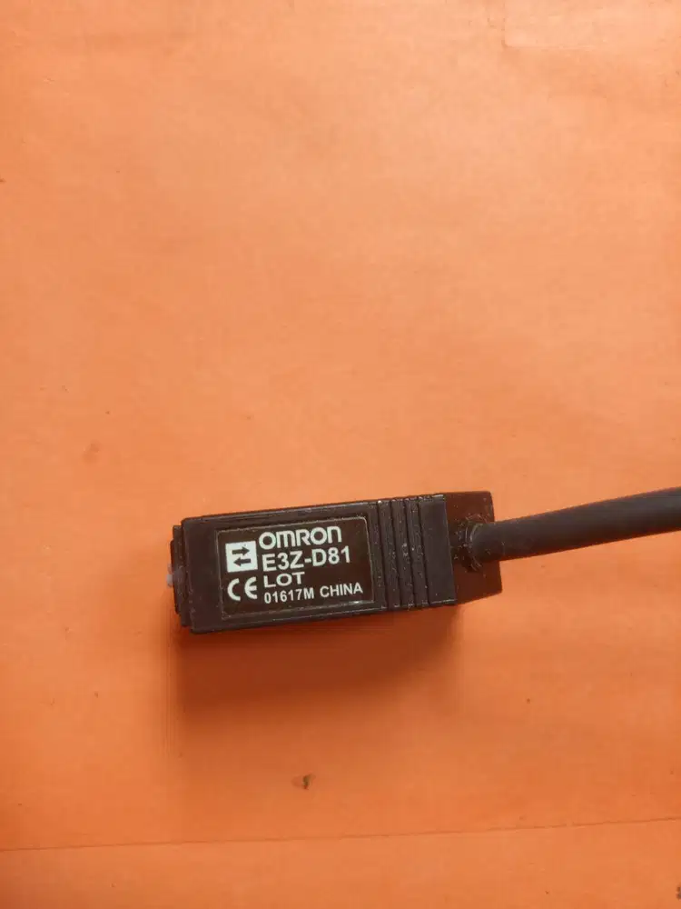 E3Z-D81 proximity sensor omron E3ZD81 e3z d81