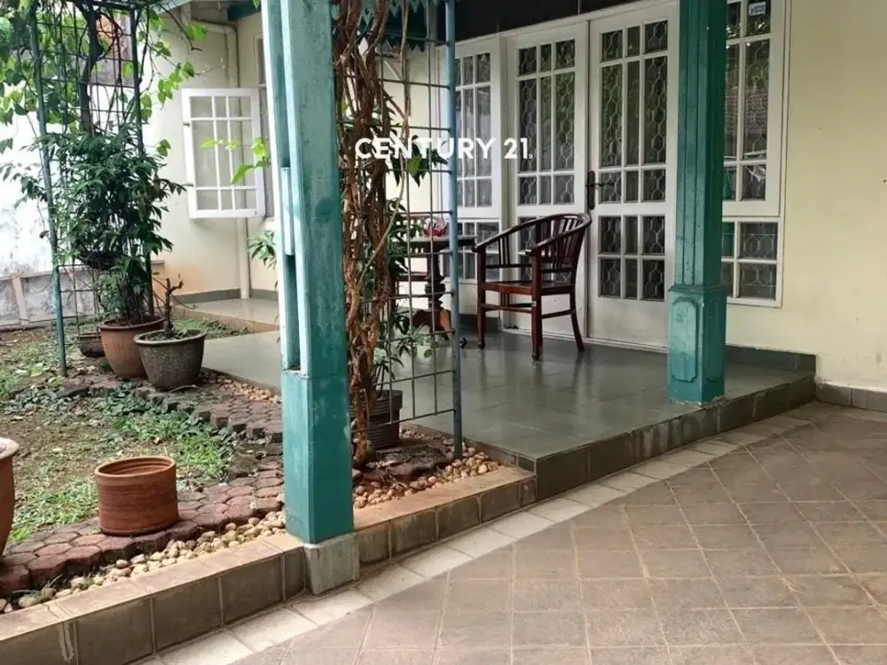 TURUN HARGA Rumah Lokasi Strategis Row Jalan Lebar Di Sektor 3