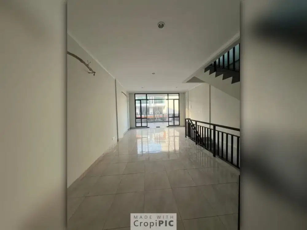 Disewa Ruko Crystal Boulevard Summarecon Bekasi – 3 Lantai Balkon | 140 Juta/Tahun