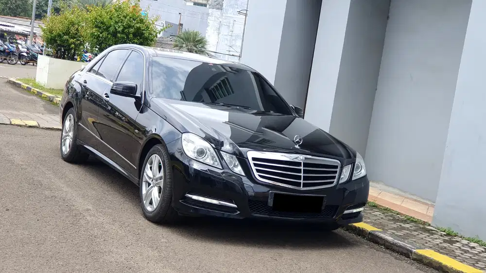 [ ANTIK ] Mercedes Benz Mercy E300 E 300 Avantgarde Line 2011/2012