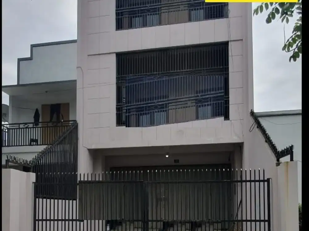 Disewakan Ruko 3 lantai di Jalan A Yani Surabaya