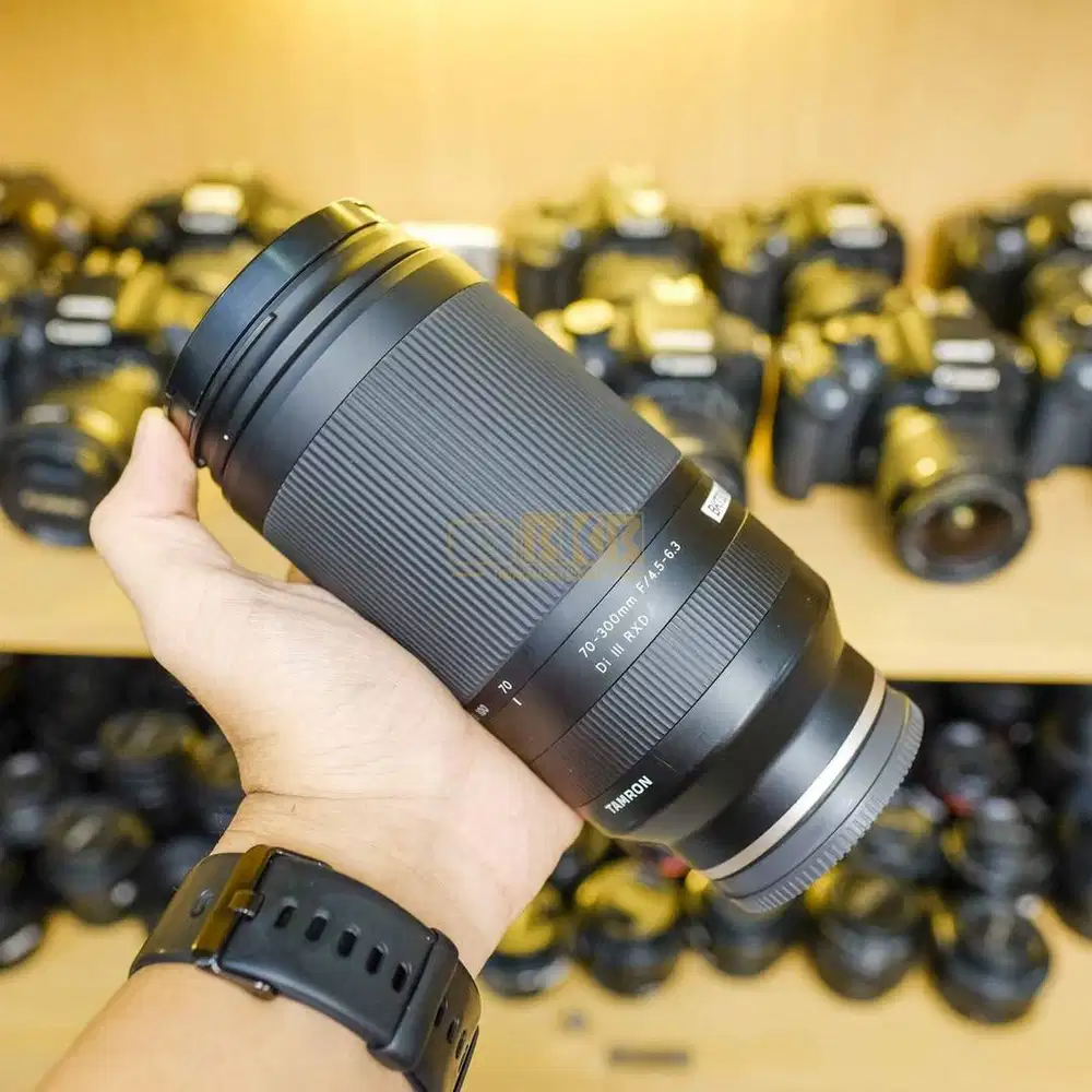 Lensa Tamron 70-300mm Di III RXD for Sony No Box Mulus