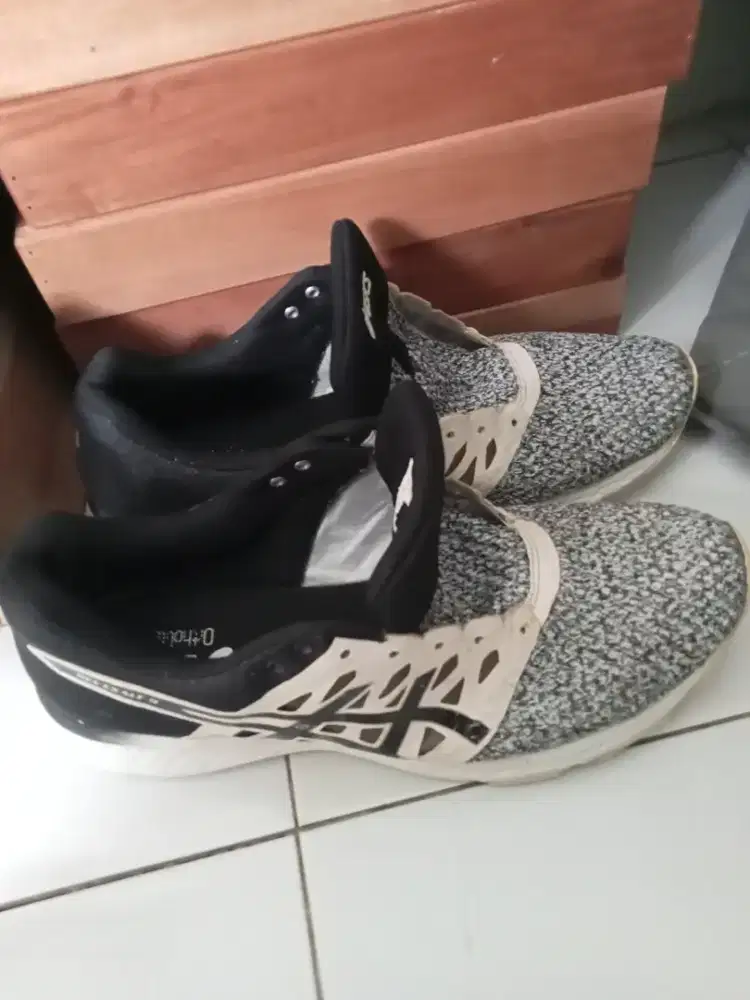 Forsale Asics Gel exalt 4