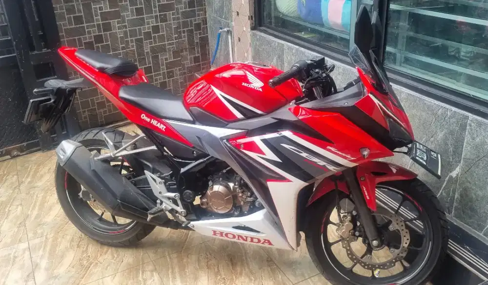 Dijual cepat Honda CBR 250 R Merah Putih