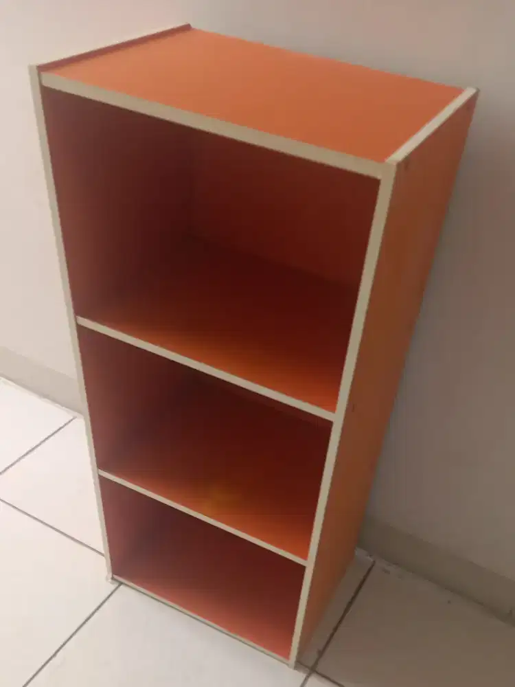Rak buku minimalis 3 tingkat