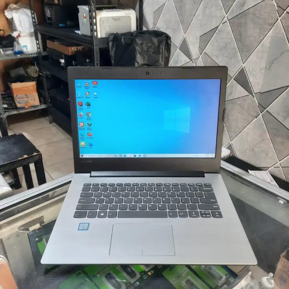 Lenovo 330, Core i3 Gen 6, RAM 8GB, SSD 256GB, Layar 14 inch