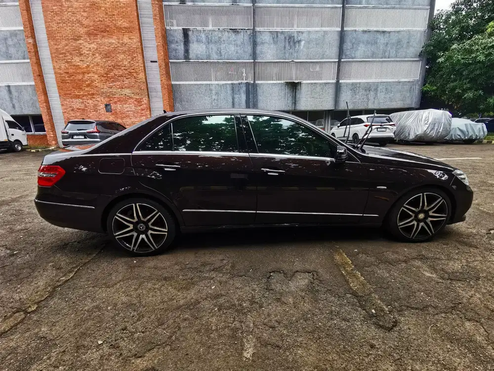 Mercedes-Benz E250 2010 Bensin