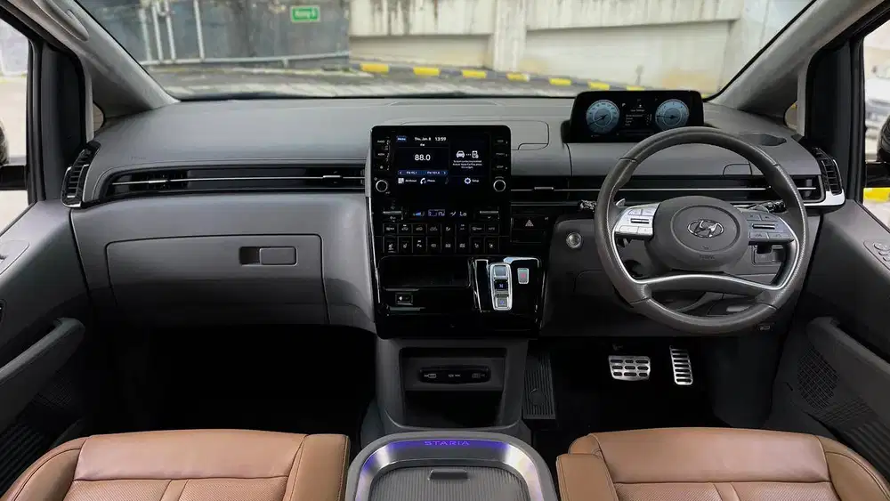 Hyundai Staria 7 Seater Signature 2.2 Diesel NIK 2021